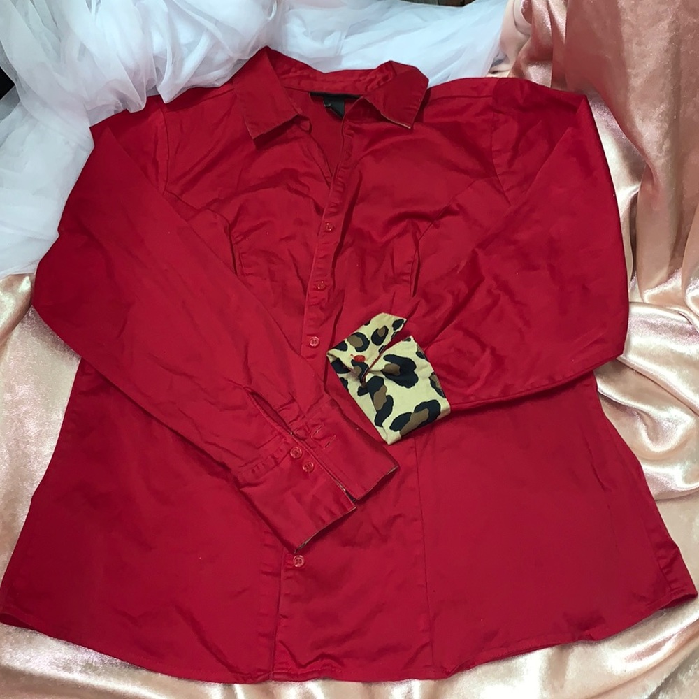 Cheeta detail red button up